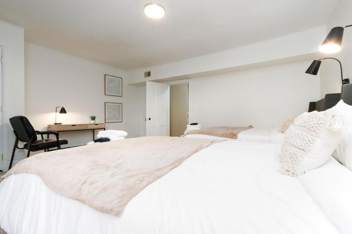 Stunning W Rooftop & Game - Sleeps 10 Apartment *
