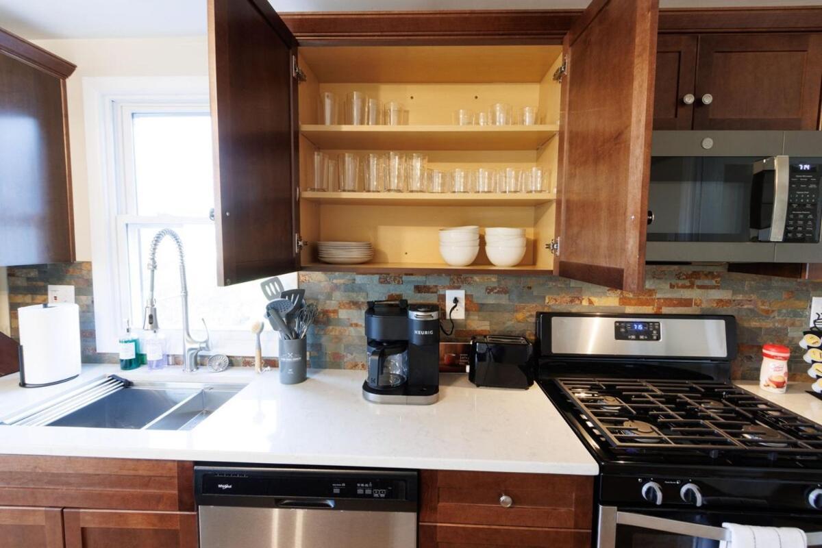 Apartment Stunning W Rooftop & Game - Sleeps 10