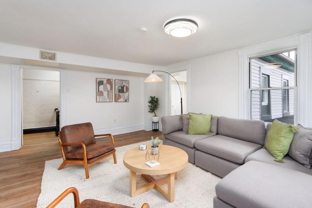 Apartment Stunning W Rooftop & Game - Sleeps 10 *