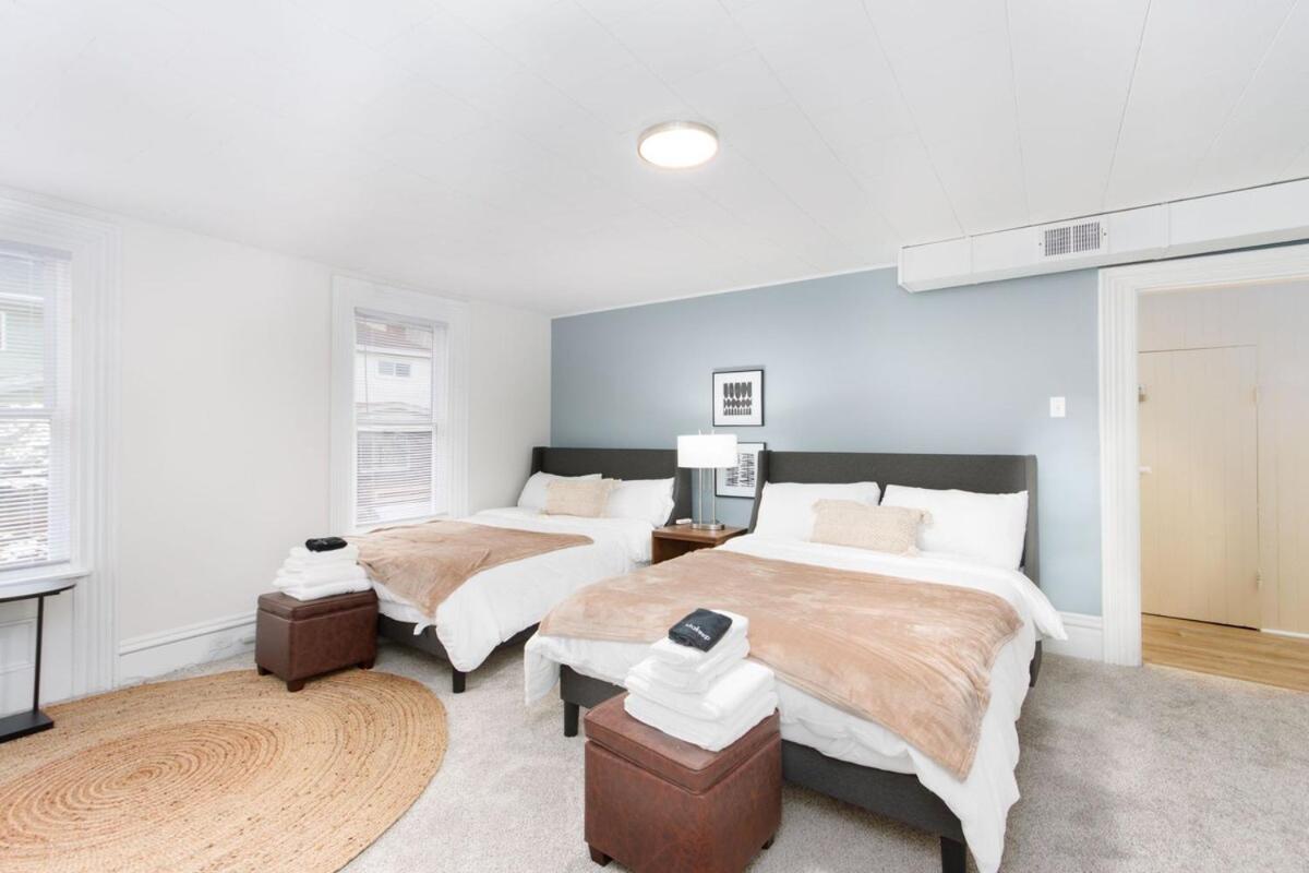 Apartment Stunning W Rooftop & Game - Sleeps 10