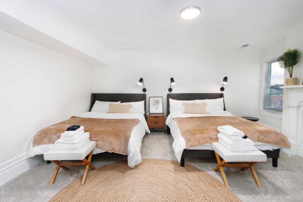 Stunning W Rooftop & Game - Sleeps 10 Apartment *