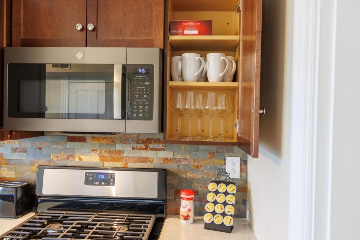 Stunning W Rooftop & Game - Sleeps 10 * Pittsburgh